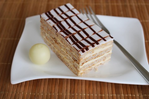 eszterhazyschnitte-cream-slice-dessert-39381-medium